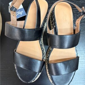 Universal Thread Black Two-Strap Platform Sandals with Tan Insole